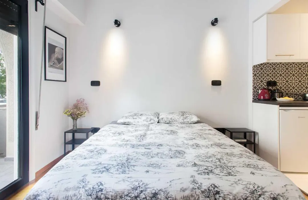 Newly Renovated Studio Downtown Athens!-1