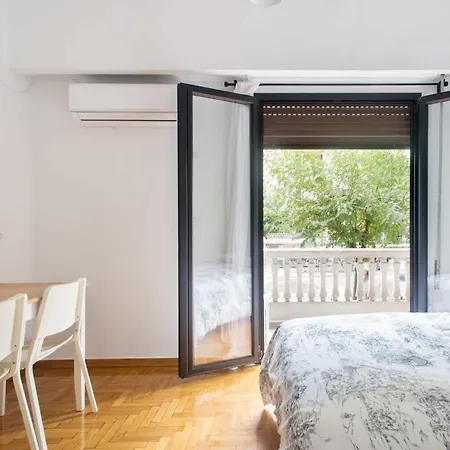 Newly Renovated Studio Downtown Athens!-2