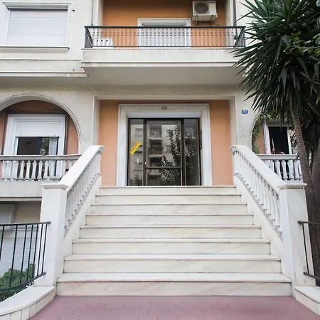 Newly Renovated Studio Downtown Athens!-3